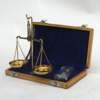 BR4093 - Solid Brass Scale Set in Velvet Box (20g)