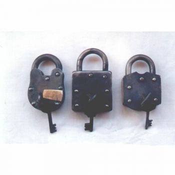 IR80102 - Iron Lock Set