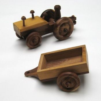 WW2809 - Wooden Tractor Trailer