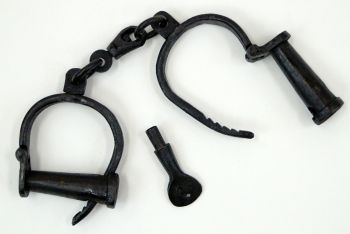 IR8011A - Iron Hand Cuffs Antique Finish